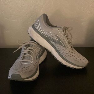 Womens Brooks Ghost 13 Gray size 9